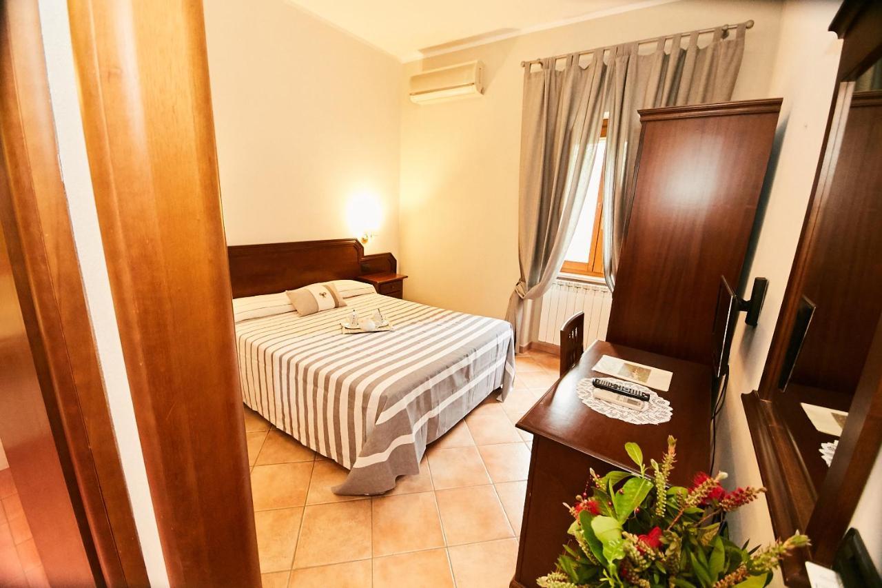 Hotel Vulci Montalto di Castro Buitenkant foto